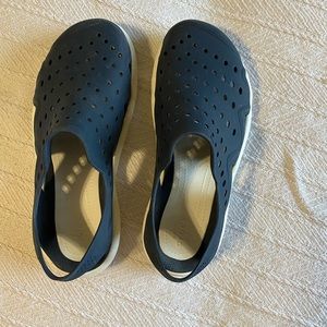 Men’s size 5 CROCS water shoes